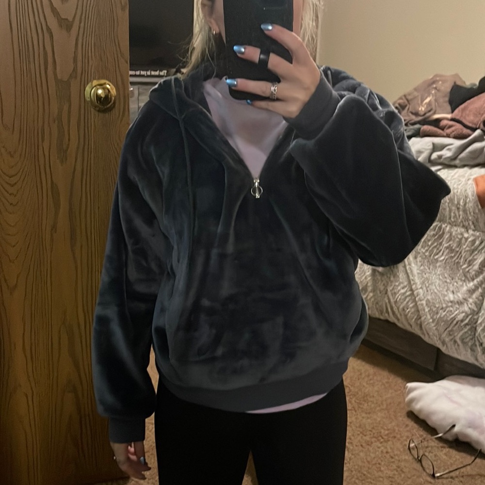 Suuuuuper soft and cozy express pull over!